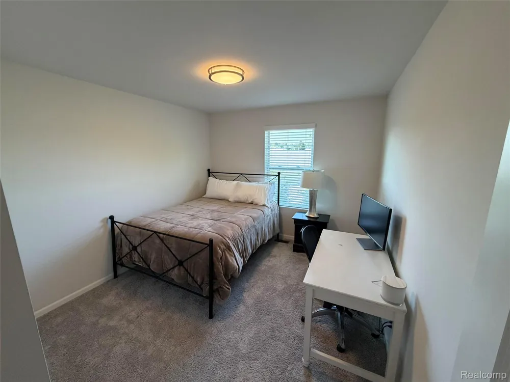 8587 Grove Street Washington Township, MI 48094