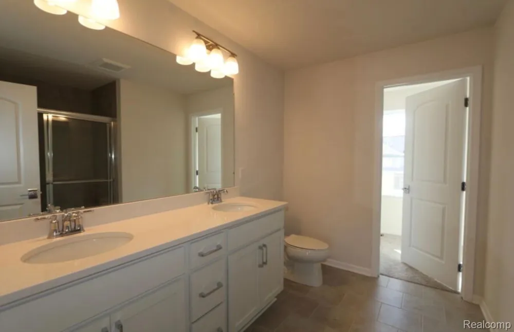 8587 Grove Street Washington Township, MI 48094