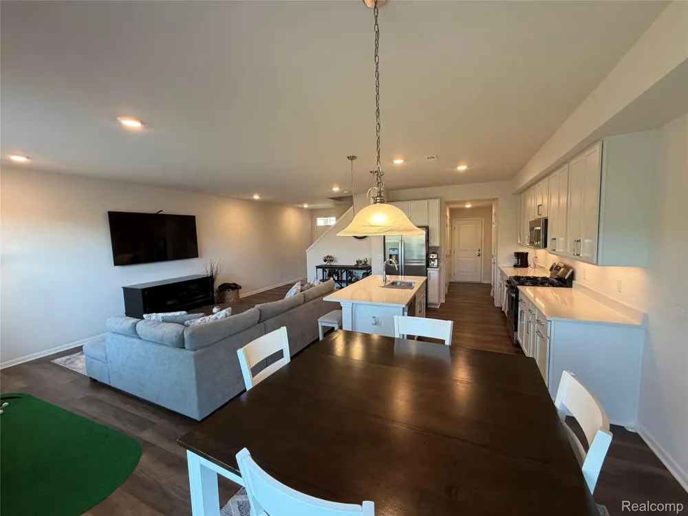 8587 Grove Street Washington Township, MI 48094