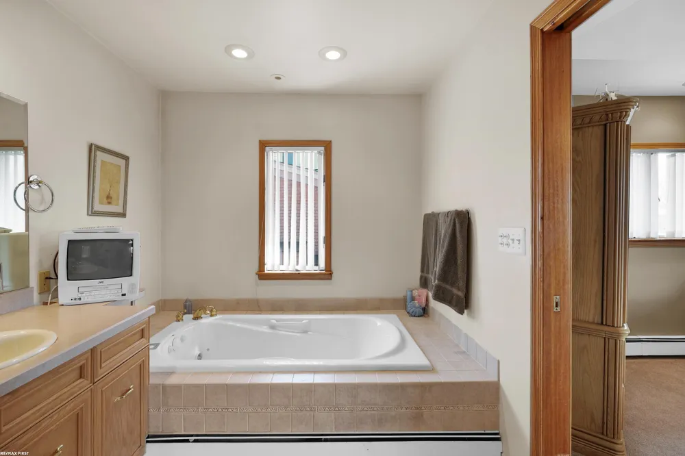 41589 Windmill Street Harrison Charter Township, MI 48045