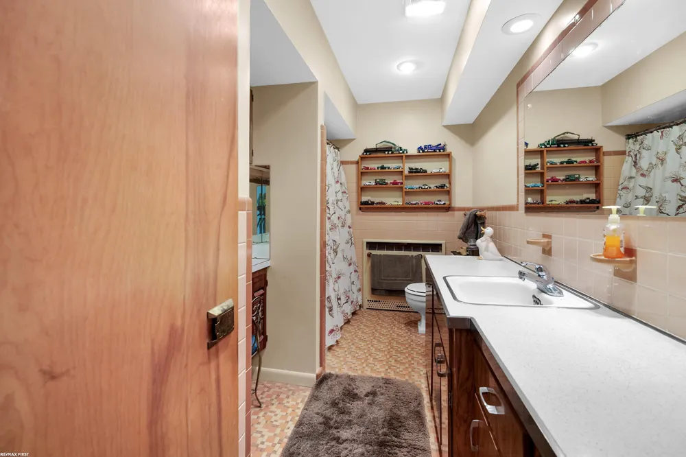 41589 Windmill Street Harrison Charter Township, MI 48045