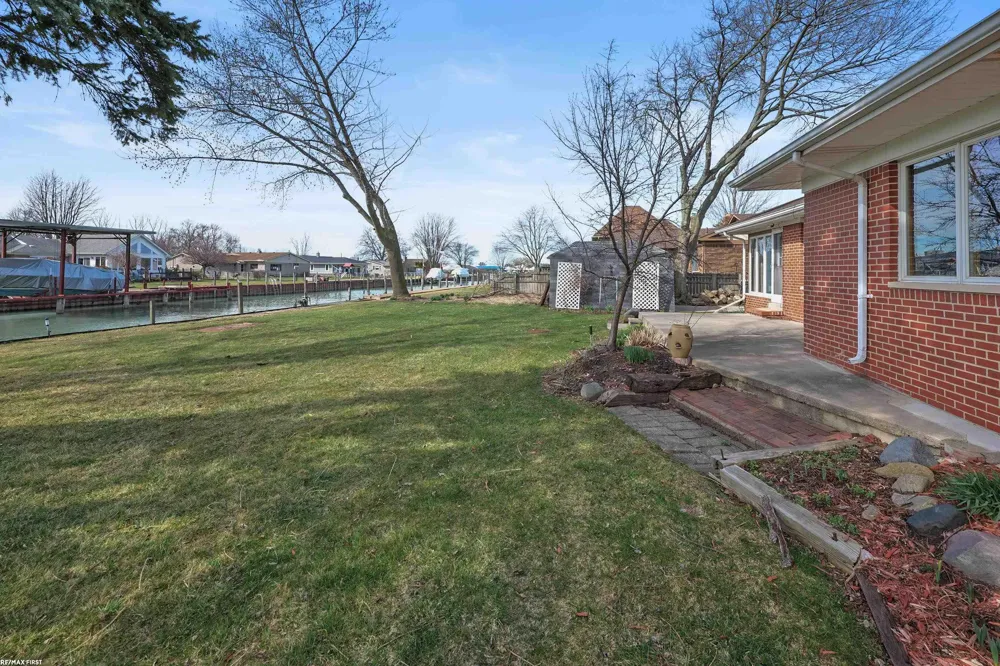 41589 Windmill Street Harrison Charter Township, MI 48045