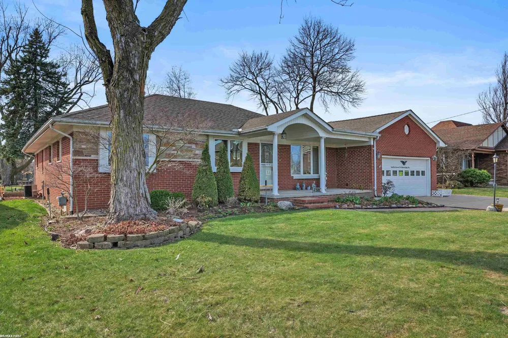 41589 Windmill Street Harrison Charter Township, MI 48045