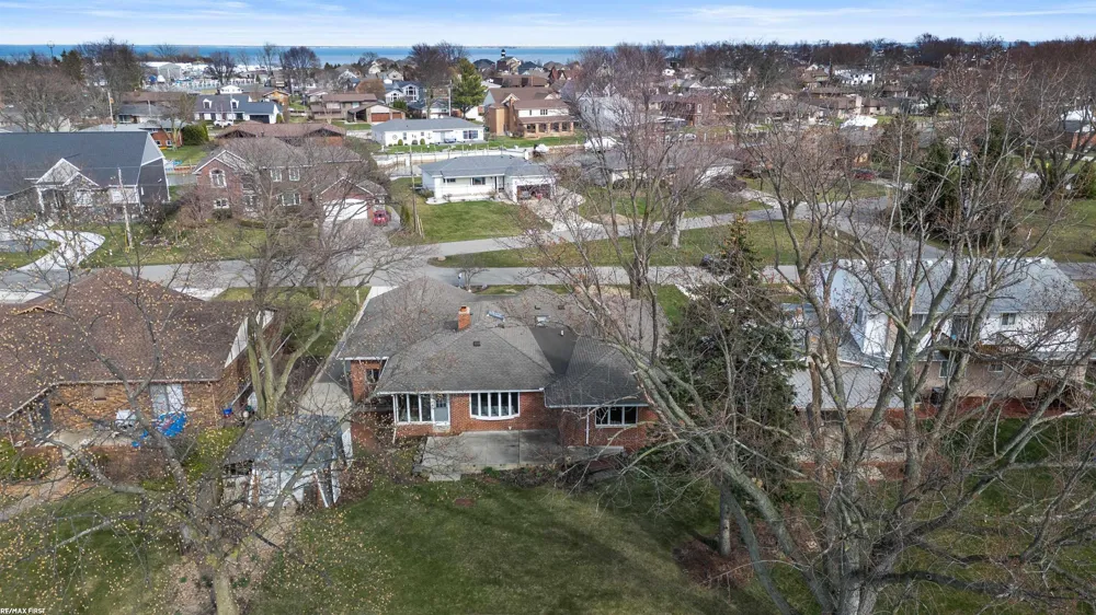 41589 Windmill Street Harrison Charter Township, MI 48045