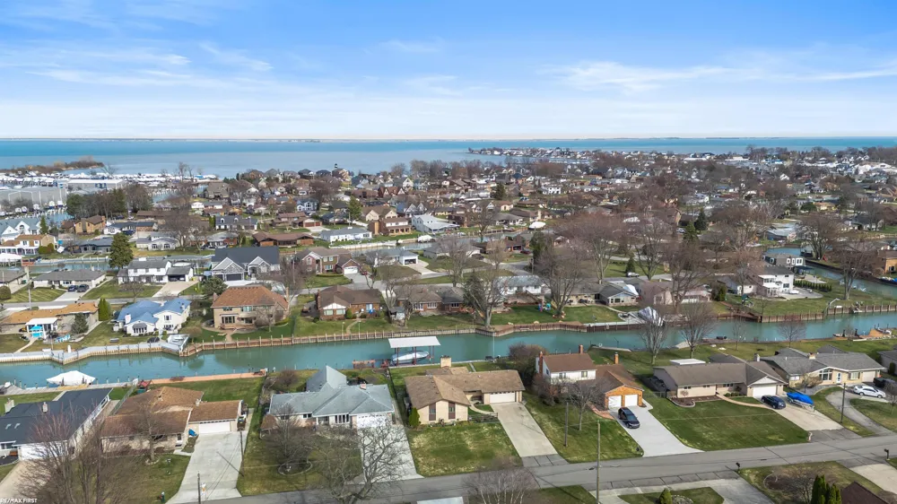 41589 Windmill Street Harrison Charter Township, MI 48045