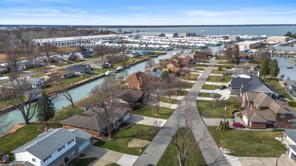 41589 Windmill Street Harrison Charter Township, MI 48045