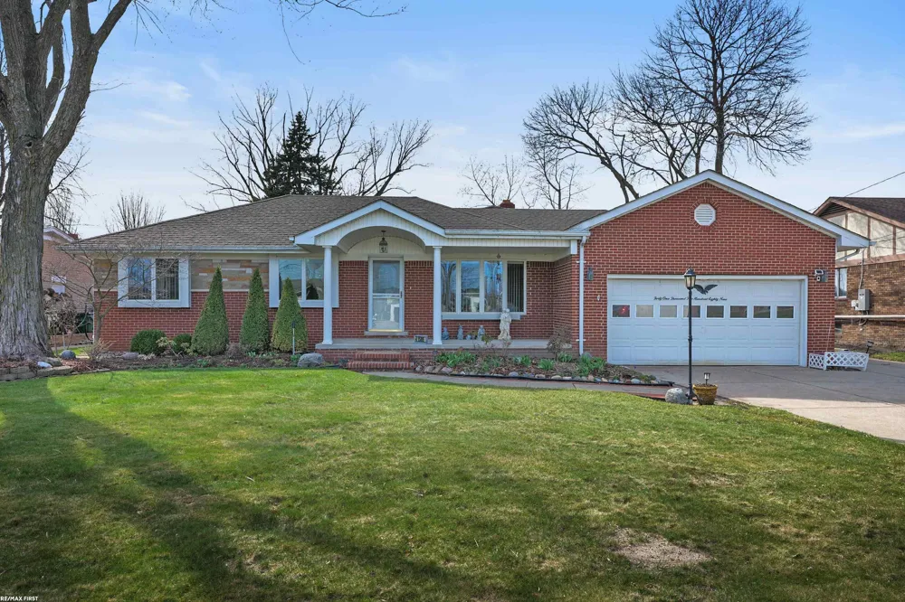 41589 Windmill Street Harrison Charter Township, MI 48045