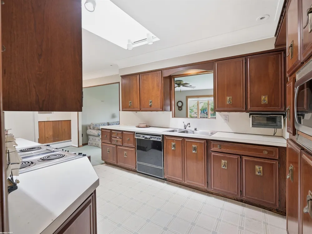41589 Windmill Street Harrison Charter Township, MI 48045