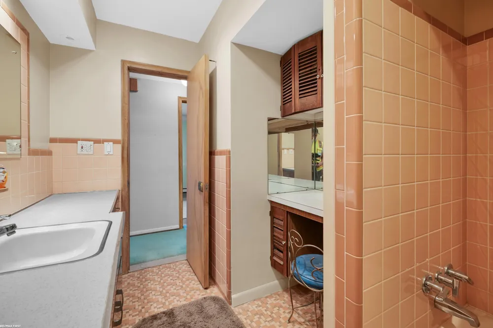 41589 Windmill Street Harrison Charter Township, MI 48045