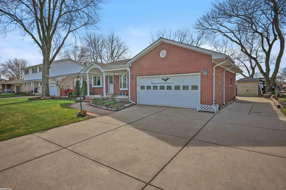 41589 Windmill Street Harrison Charter Township, MI 48045