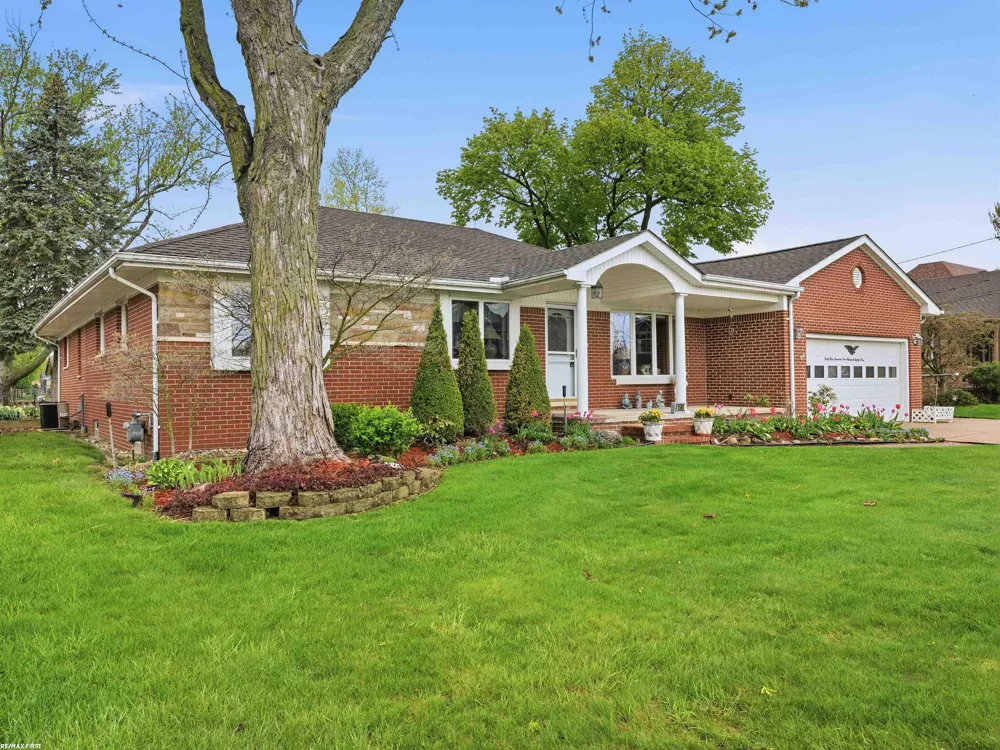 41589 Windmill Street Harrison Charter Township, MI 48045