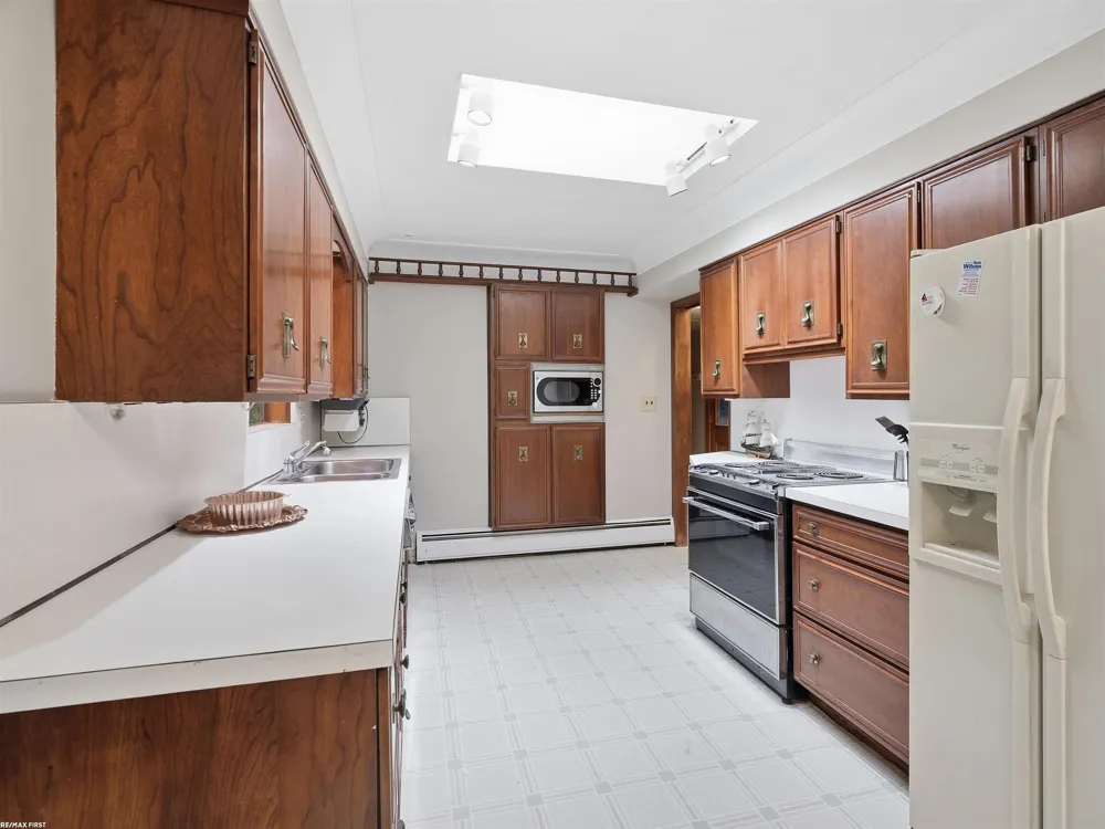 41589 Windmill Street Harrison Charter Township, MI 48045