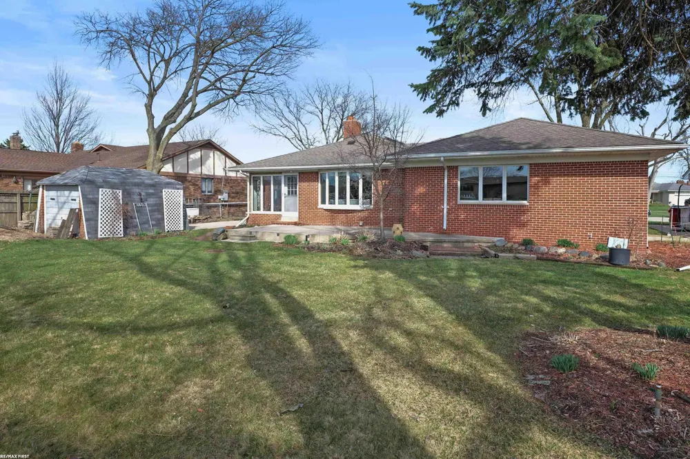 41589 Windmill Street Harrison Charter Township, MI 48045