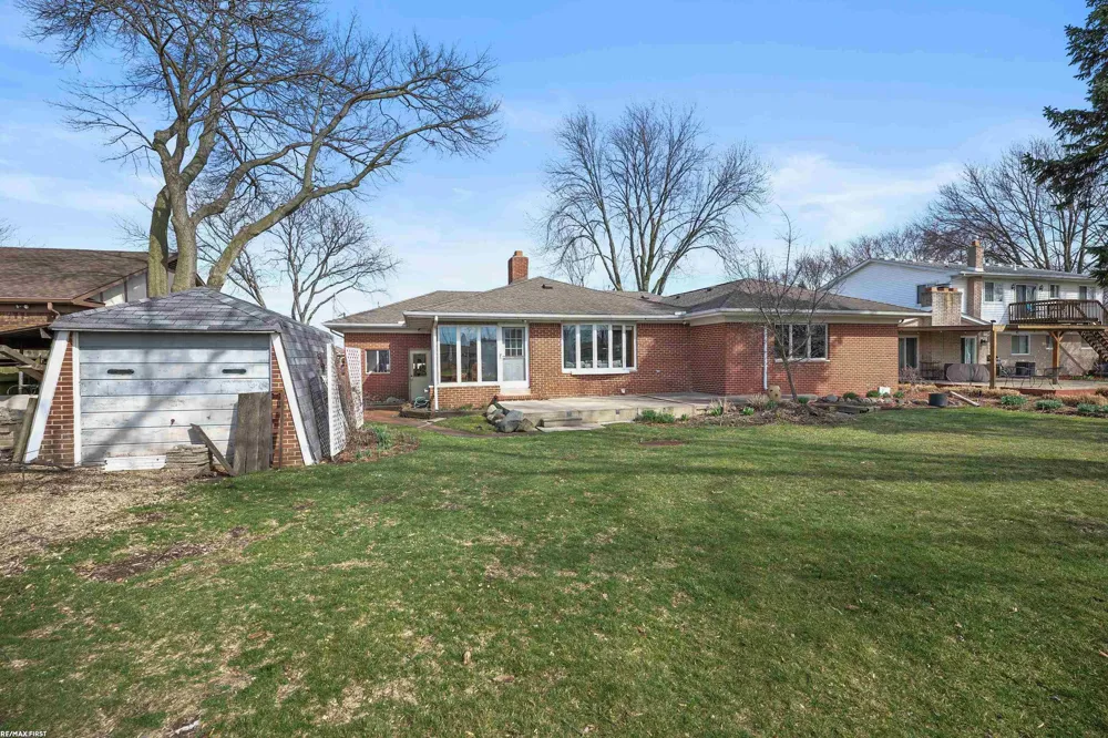 41589 Windmill Street Harrison Charter Township, MI 48045