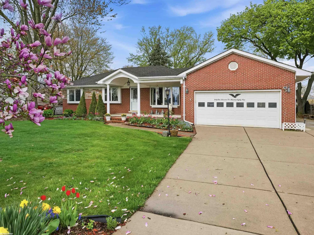 41589 Windmill Street Harrison Charter Township, MI 48045