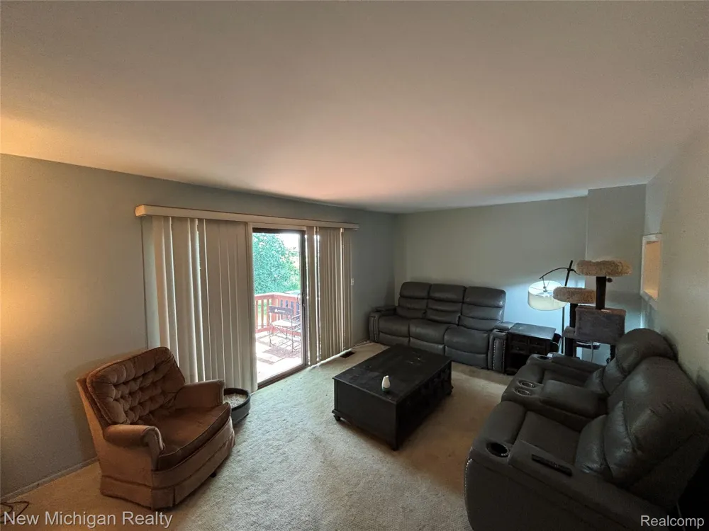 16974 Kingsbrooke Drive Clinton Charter Township, MI 48038