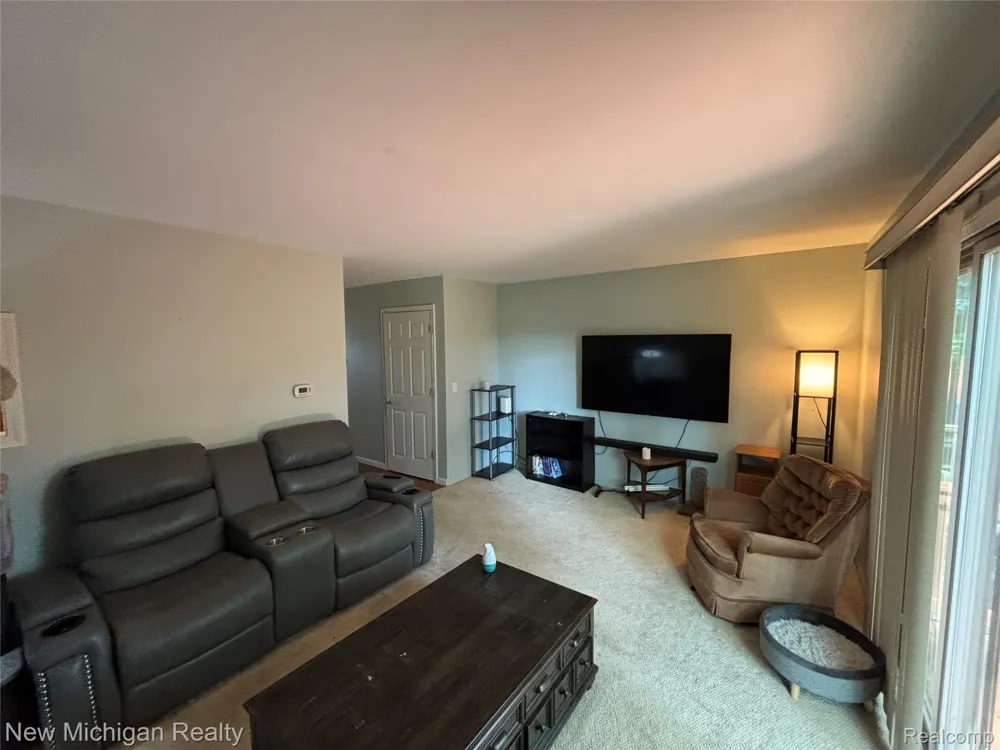 16974 Kingsbrooke Drive Clinton Charter Township, MI 48038