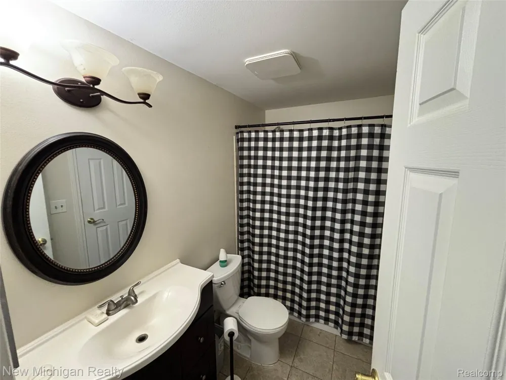 16974 Kingsbrooke Drive Clinton Charter Township, MI 48038