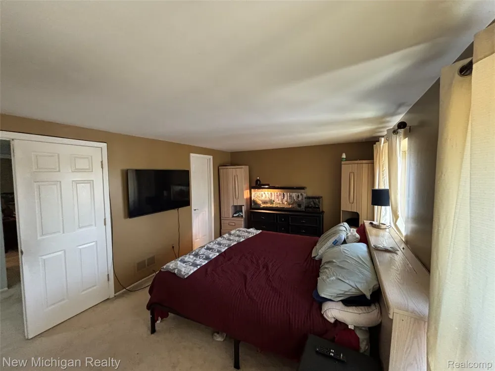 16974 Kingsbrooke Drive Clinton Charter Township, MI 48038
