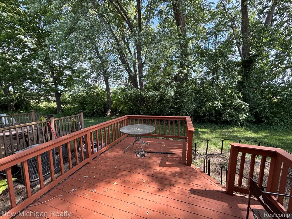 16974 Kingsbrooke Drive Clinton Charter Township, MI 48038