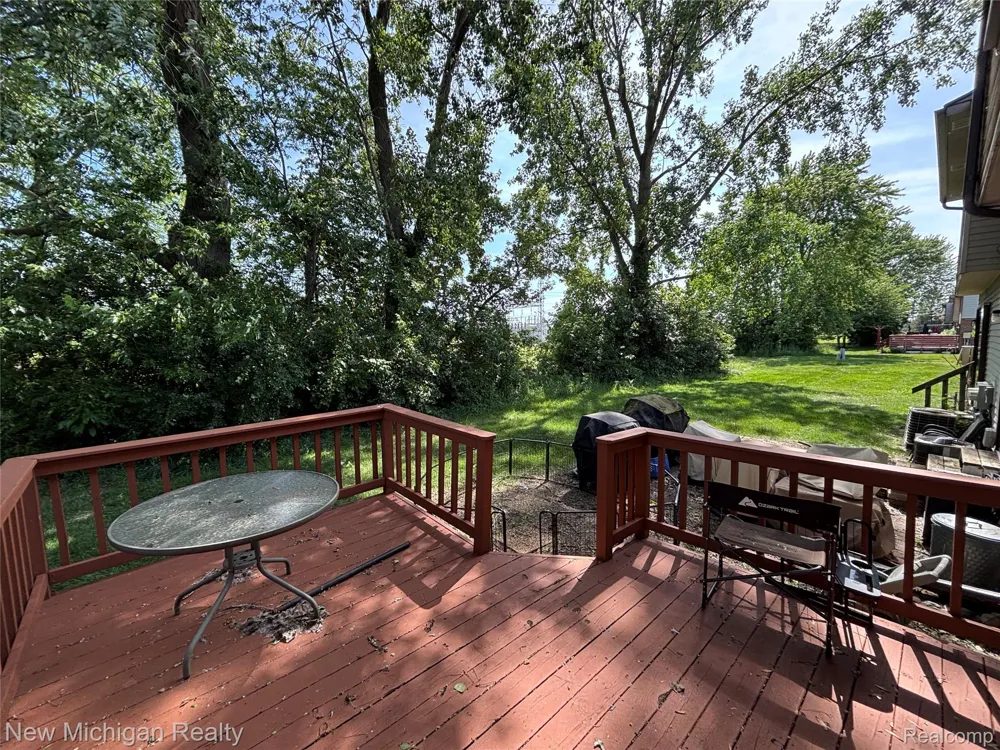 16974 Kingsbrooke Drive Clinton Charter Township, MI 48038