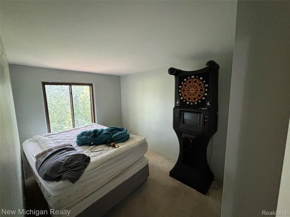 16974 Kingsbrooke Drive Clinton Charter Township, MI 48038