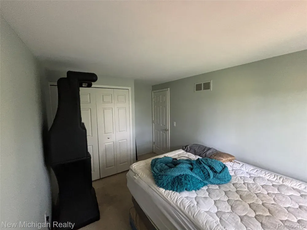 16974 Kingsbrooke Drive Clinton Charter Township, MI 48038