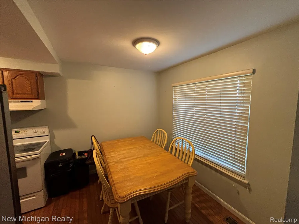 16974 Kingsbrooke Drive Clinton Charter Township, MI 48038