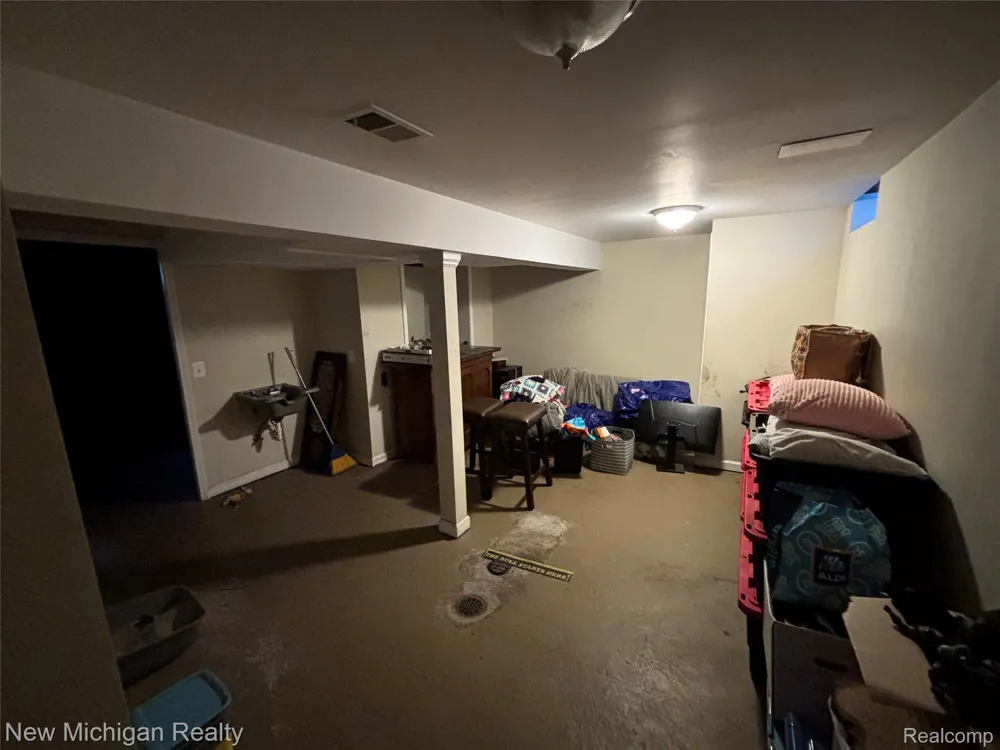 16974 Kingsbrooke Drive Clinton Charter Township, MI 48038