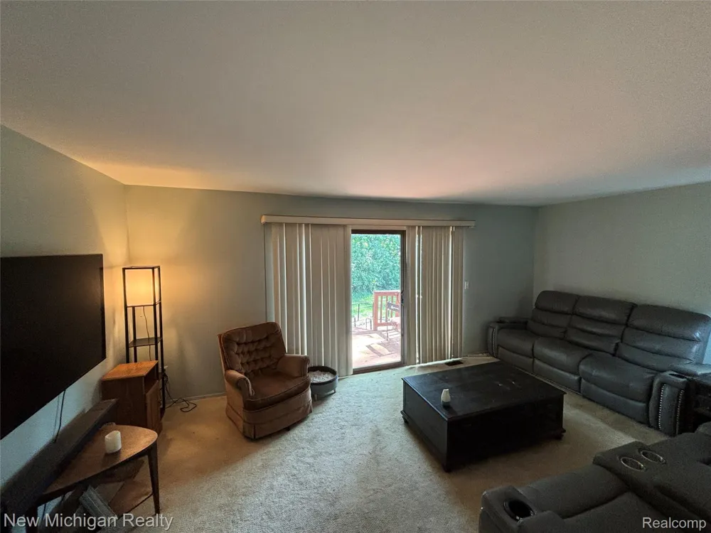 16974 Kingsbrooke Drive Clinton Charter Township, MI 48038