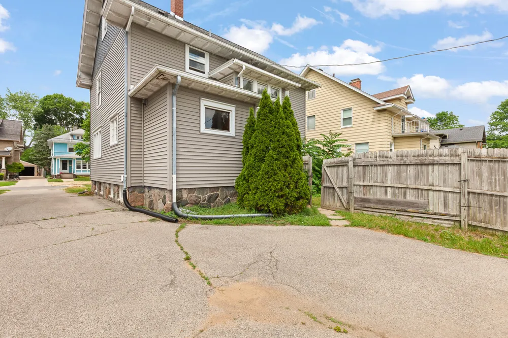 607 Harwood Street Jackson City, MI 49203