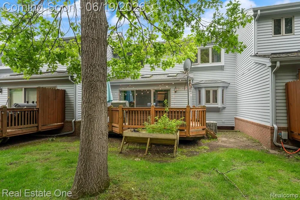 6595 Scenic Pines Court Independence Charter Township, MI 48346