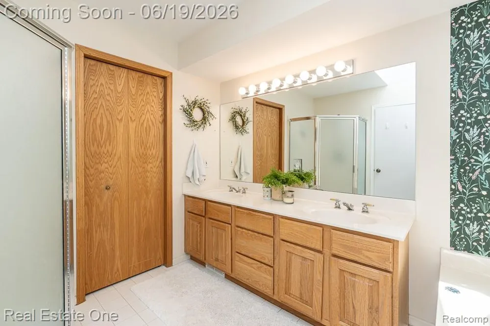 6595 Scenic Pines Court Independence Charter Township, MI 48346
