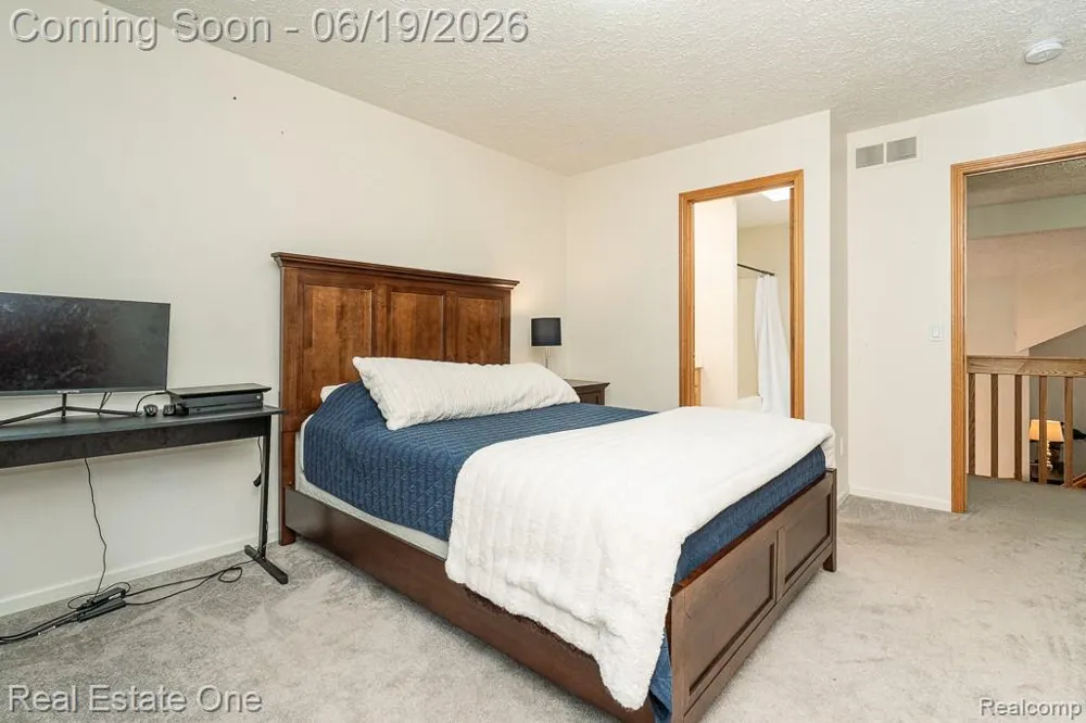 6595 Scenic Pines Court Independence Charter Township, MI 48346