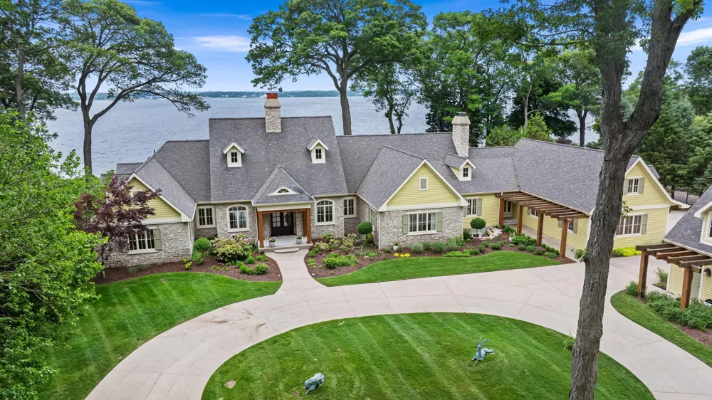 329 W Circle Drive North Muskegon City, MI 49445