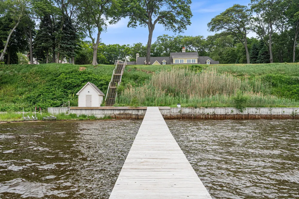329 W Circle Drive North Muskegon City, MI 49445