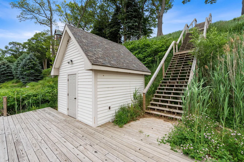 329 W Circle Drive North Muskegon City, MI 49445