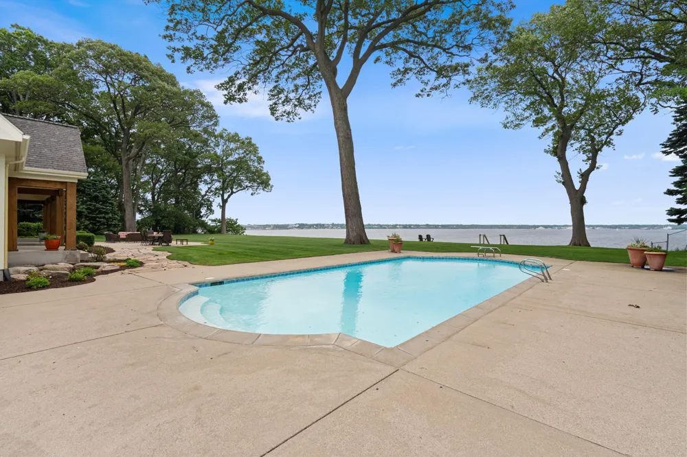 329 W Circle Drive North Muskegon City, MI 49445