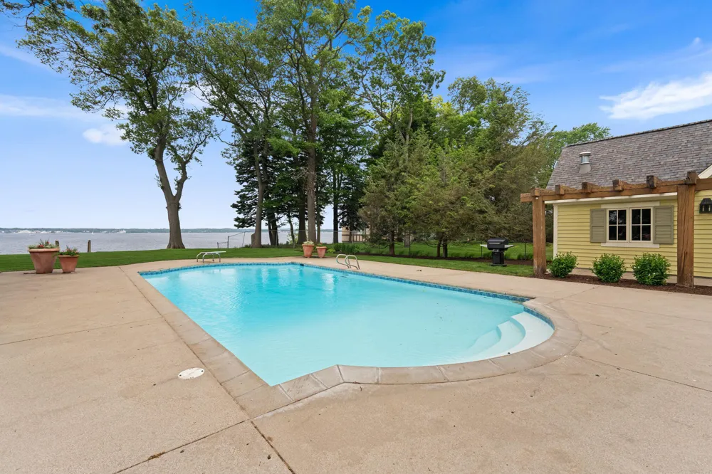 329 W Circle Drive North Muskegon City, MI 49445