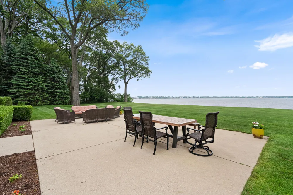 329 W Circle Drive North Muskegon City, MI 49445