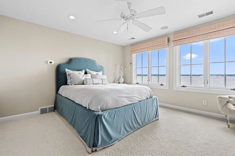 329 W Circle Drive North Muskegon City, MI 49445