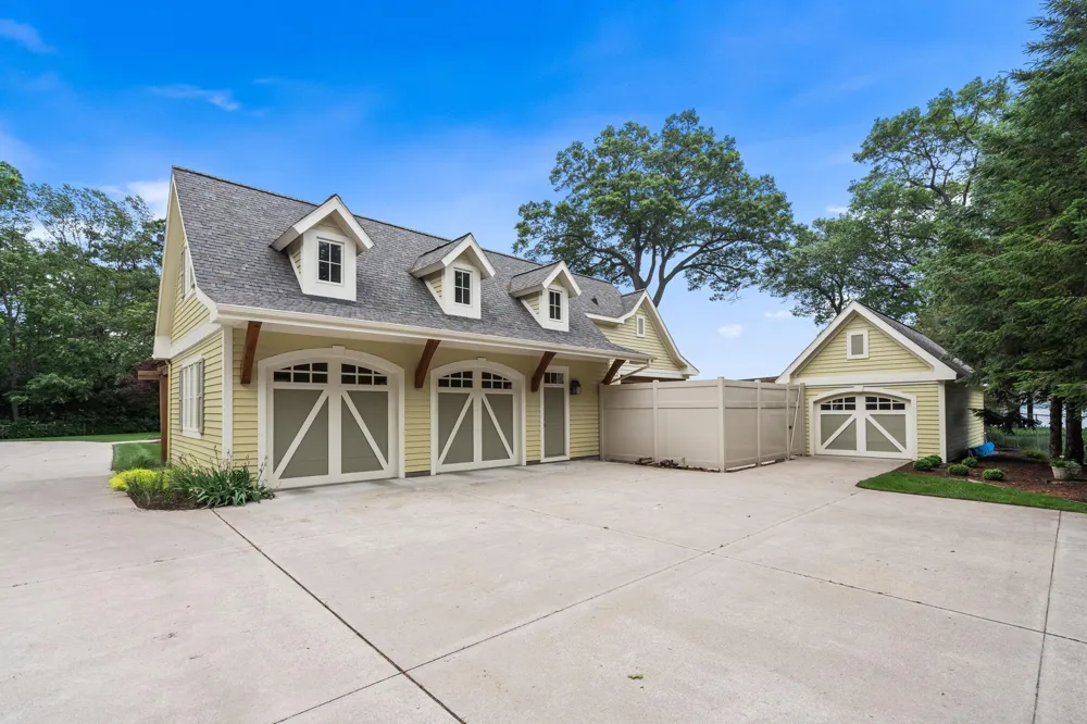 329 W Circle Drive North Muskegon City, MI 49445