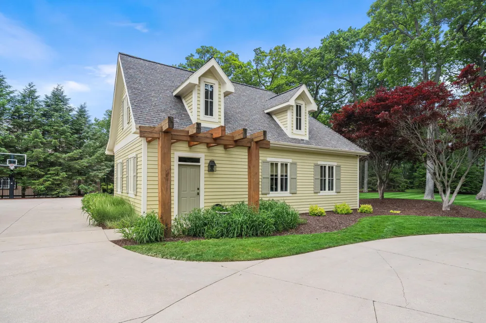 329 W Circle Drive North Muskegon City, MI 49445
