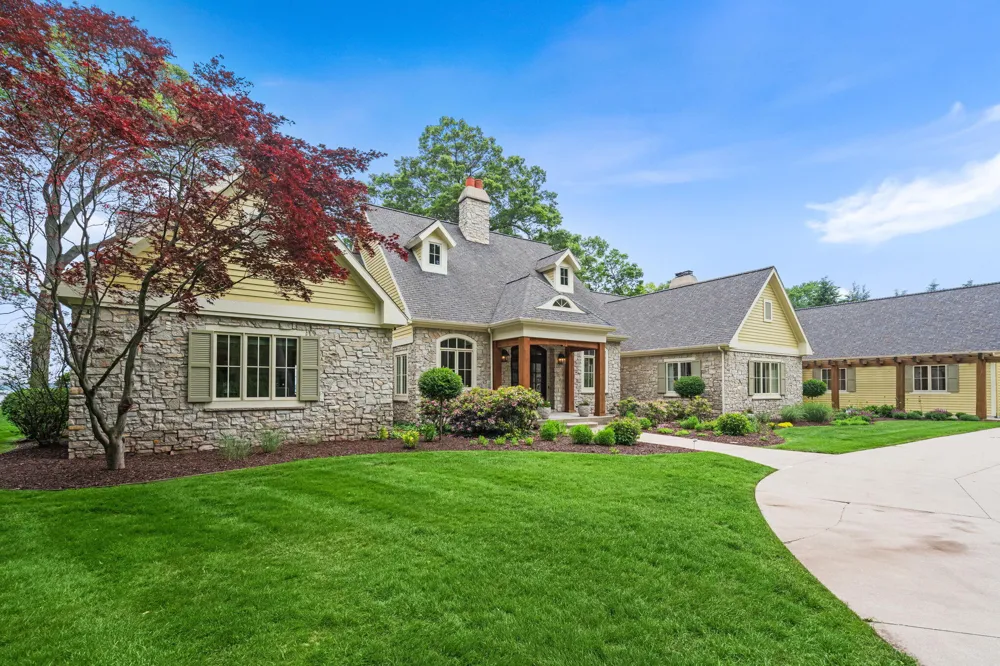 329 W Circle Drive North Muskegon City, MI 49445