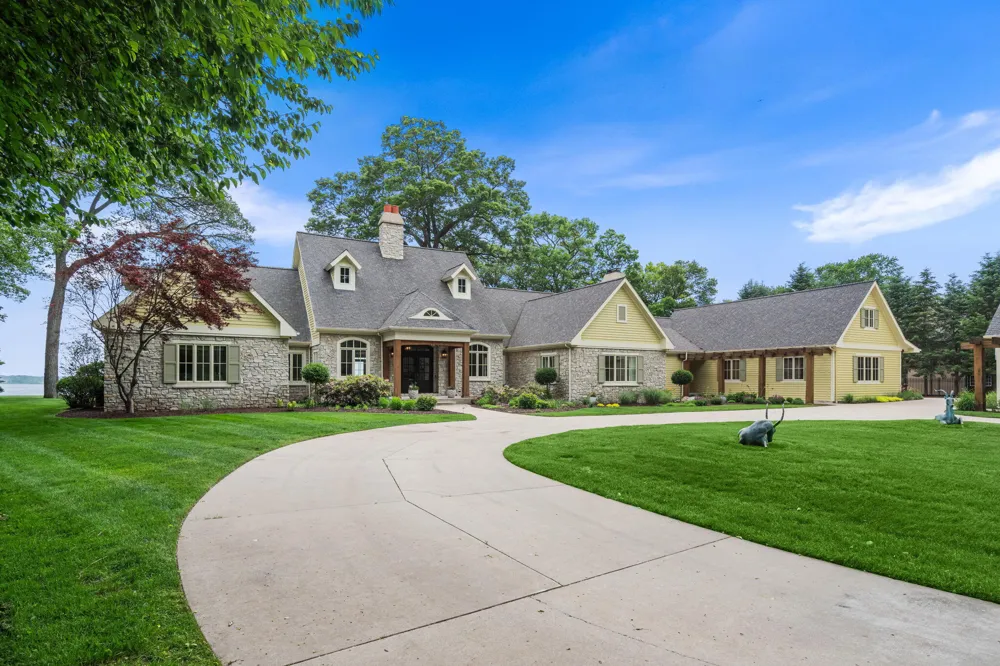 329 W Circle Drive North Muskegon City, MI 49445