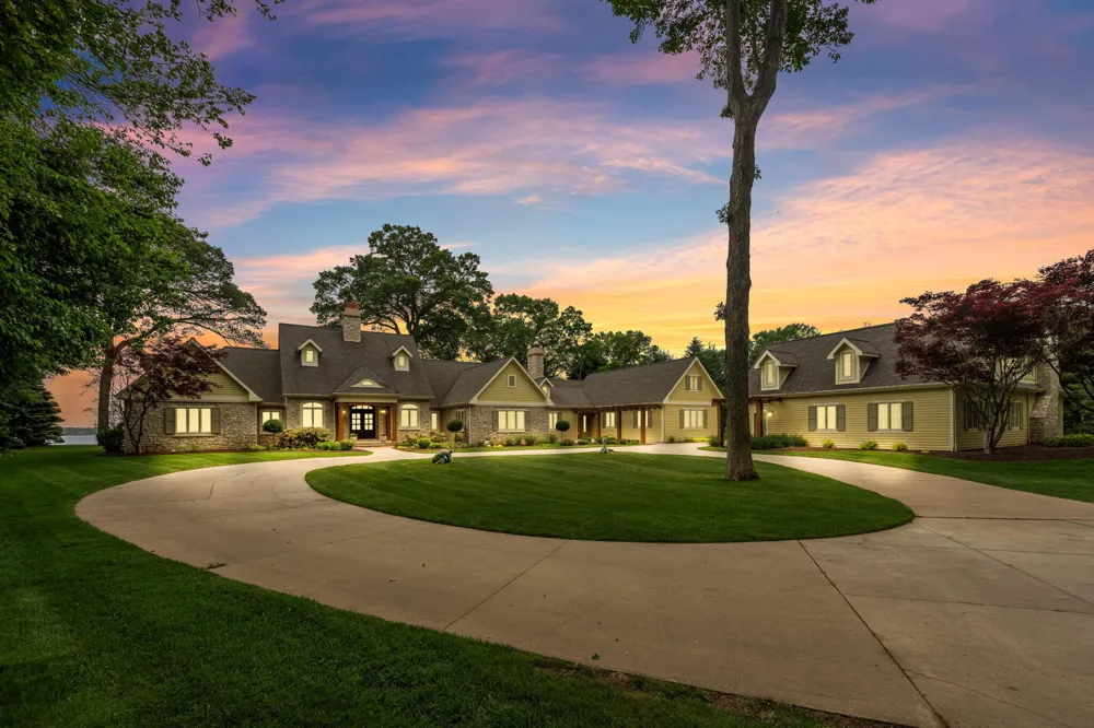 329 W Circle Drive North Muskegon City, MI 49445