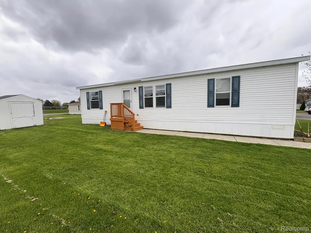 3621 Hawthorne Street Clarkston City, MI 48348