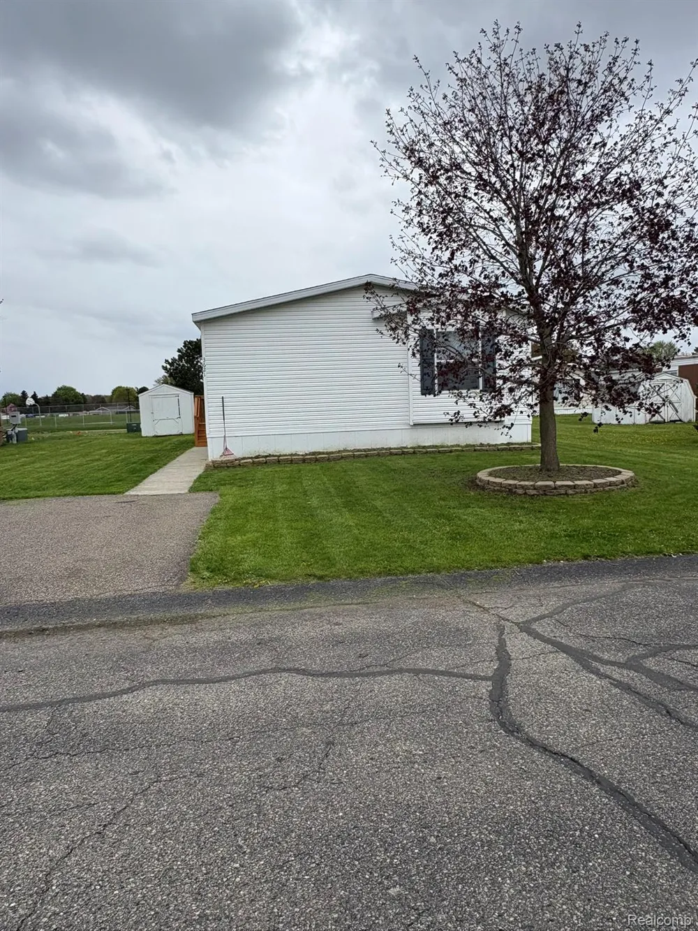 3621 Hawthorne Street Clarkston City, MI 48348