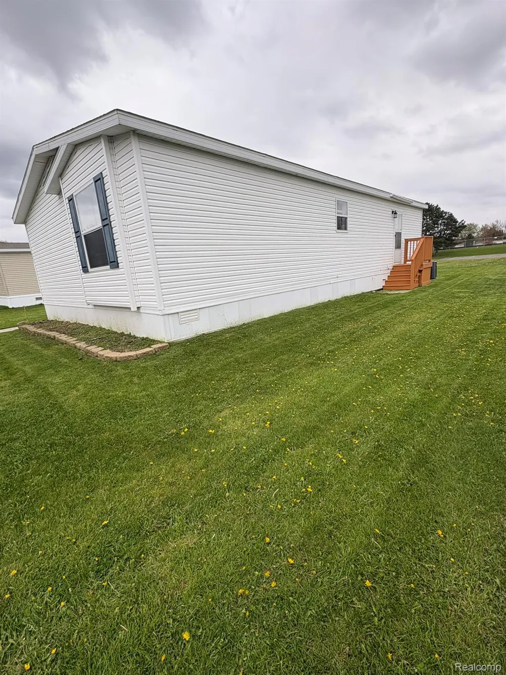 3621 Hawthorne Street Clarkston City, MI 48348