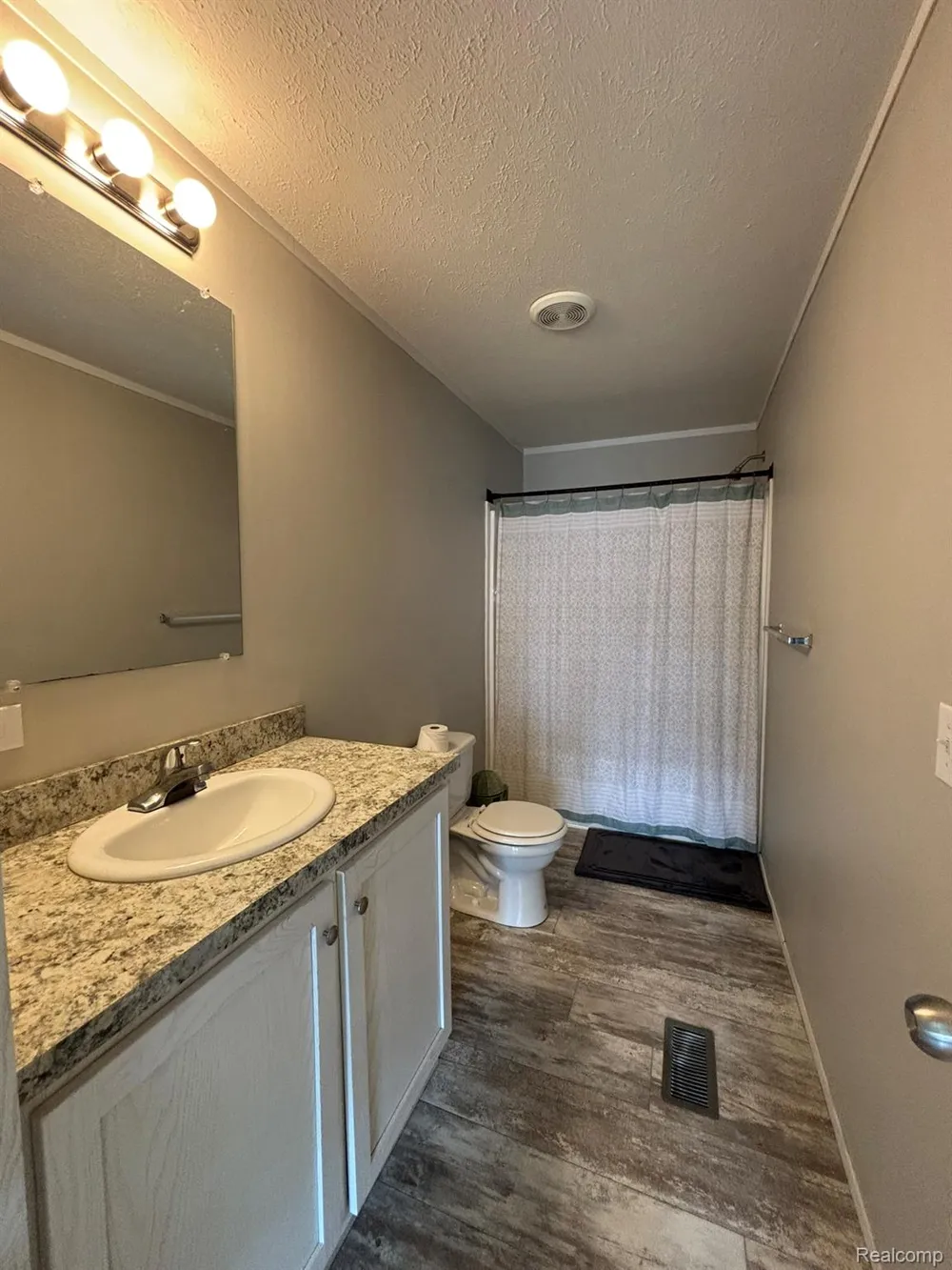 3621 Hawthorne Street Clarkston City, MI 48348